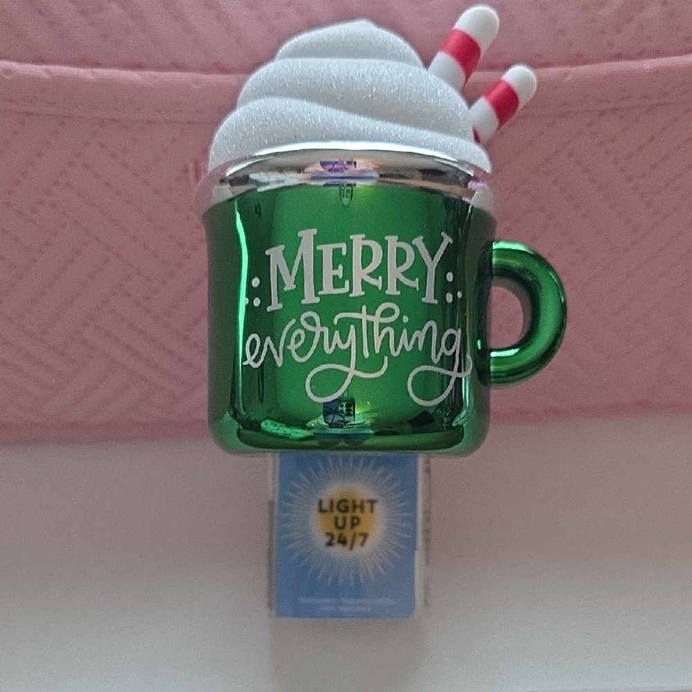 Bath & Body Works Festive Green Mug Night Light